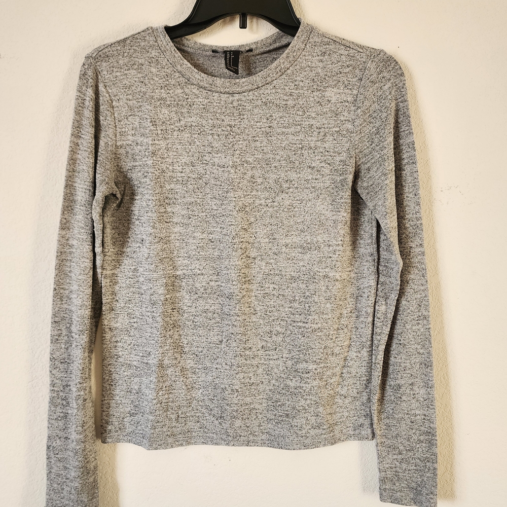 Forever 21 Junior's Gray Long Sleeve Top Size: Small
